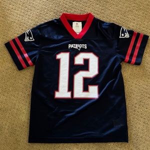 NFL Patriots 12 Brady jersey, Boys size M (8)